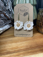 Load image into Gallery viewer, Maggie’s with charm center
