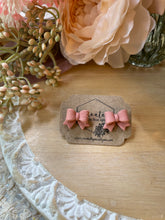 Load image into Gallery viewer, Textured bow Studs
